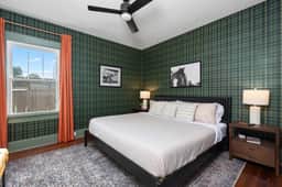 The Paddock~Hot Tub, Fire Pit, Mini Golf, Walkable - Image 4