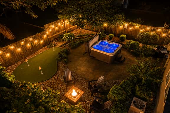 The Long Shot ~ Mini Golf, Hot Tub, Fire Pit, BBQ - Image 1
