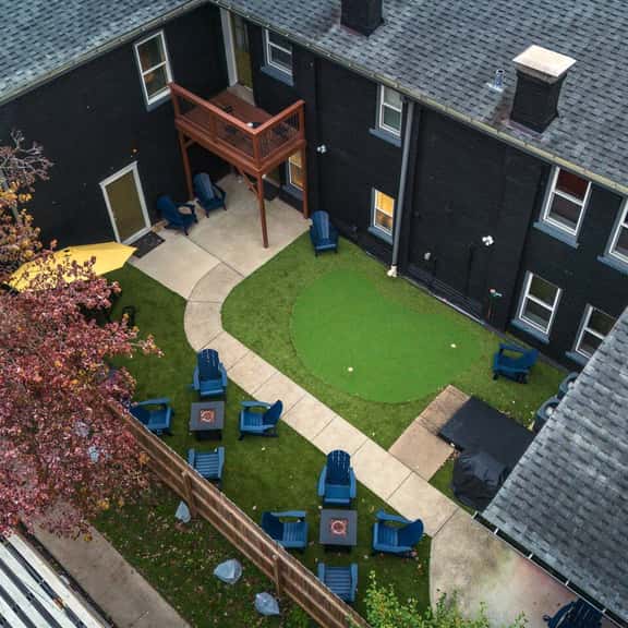 Stable #4 ~Walkable, Fire Pits, BBQ, Mini Golf - Image 1