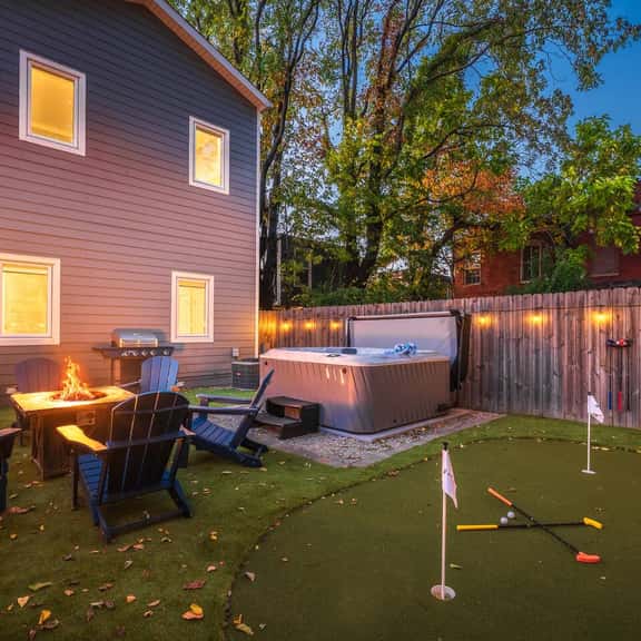 The Boulevardier~Hot Tub, Fire Pit, Mini Golf, BBQ - Image 1
