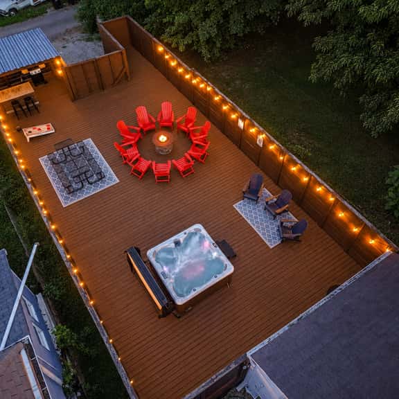 The Single Barrel | Deck, Fire Pit, Hot Tub, Games - Image 1