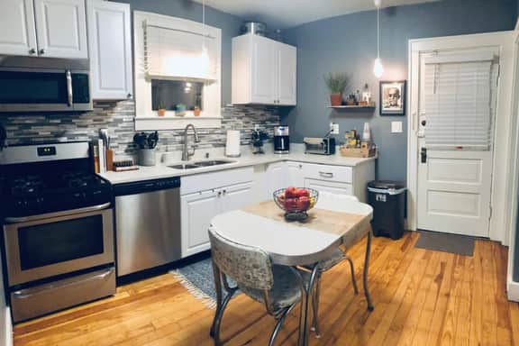 Charming home with hot tub and pet friendly! - Image 5