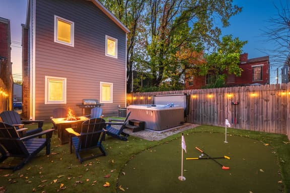 The Boulevardier~Hot Tub, Fire Pit, Mini Golf, BBQ - Image 1