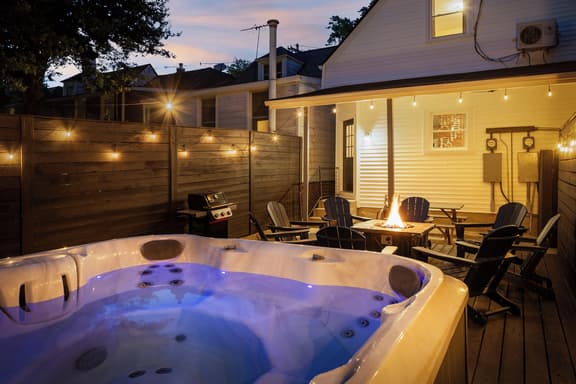 The Paper Plane | Hot Tub • Fire Pit • Grill - Image 1